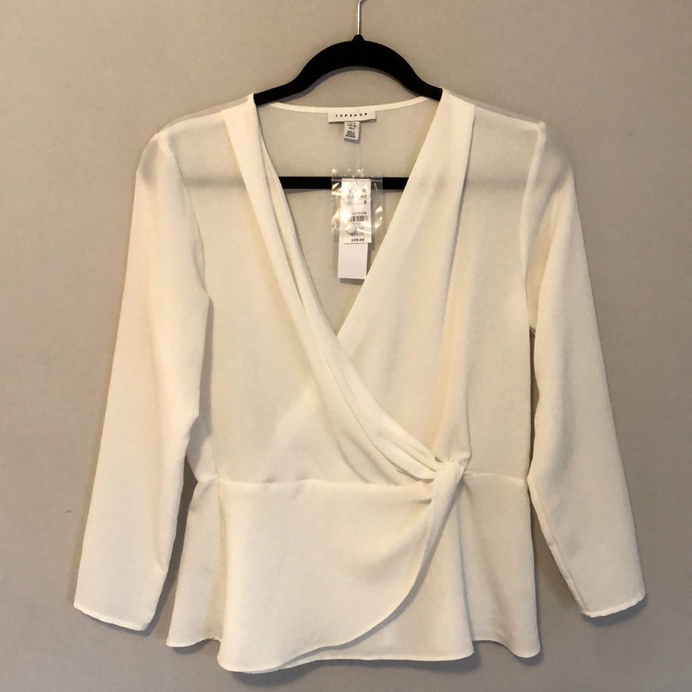 NWT, 🤩 TopShop, Size 8, White Blouse with Peplum. 💃🏼👚